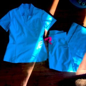 @kassiavent FIGS NEON BLUE: XXS INALA And XSP KADE!